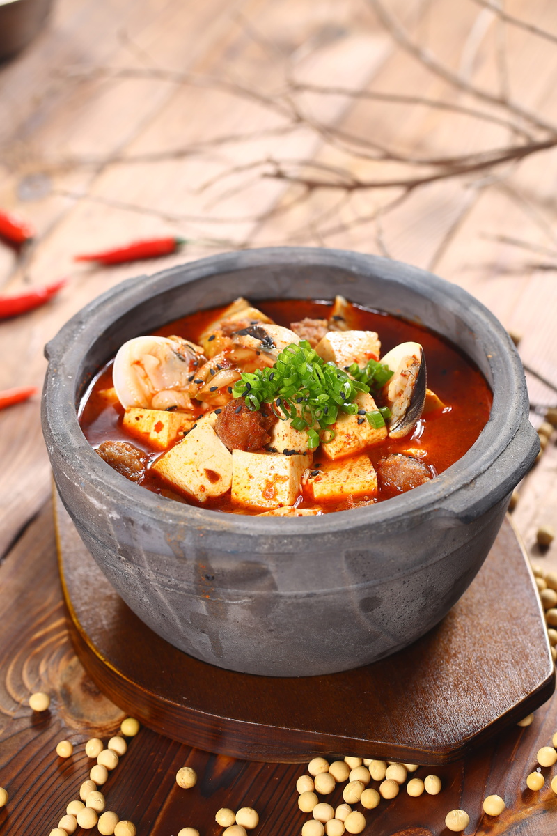 casserole, food, asian food, herb, freshness, vegetable, meat, healthy eating, wood - material, 5K, close-up, bowl, no people, indoors, ready-to-eat, spice