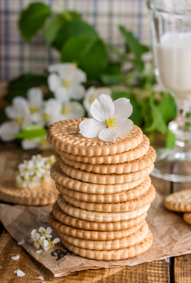 nutrition, kitchen, close-up, traditional, drinking glass, healthy eating, white color, still life, baking, cookies, leaves, flora, wooden, wellbeing, 5K