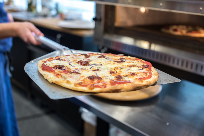 pizza, italian, restaurant, baking, temptation, 5K, one person, meal, food and drink establishment, skill, chef, preparation, domestic room, hand, preparing food