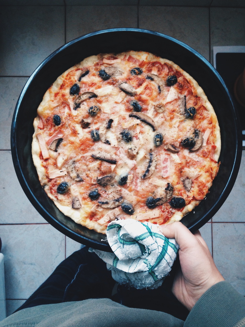 unrecognizable person, one person, Hot, ready-to-eat, real people, human body part, Pizza, person, directly above, 2K, human hand, finger, food, homemade