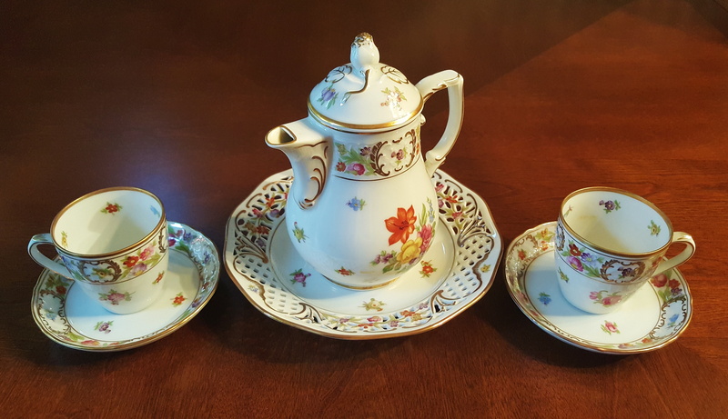 cups, saucers, luxury, traditional, teatime, cup, refined, mug, fine china, still life, crockery, china, close-up, set, saucer, white, chinaware, porcelain