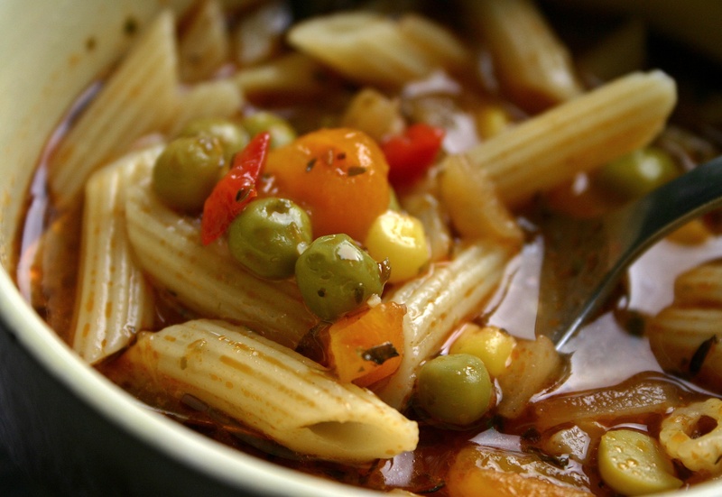 selective focus, paprika, food and drink, vegetable broth, still life, crockery, vegetarian, pea, healthy, ready-to-eat, kitchen utensil, vegetables, dish