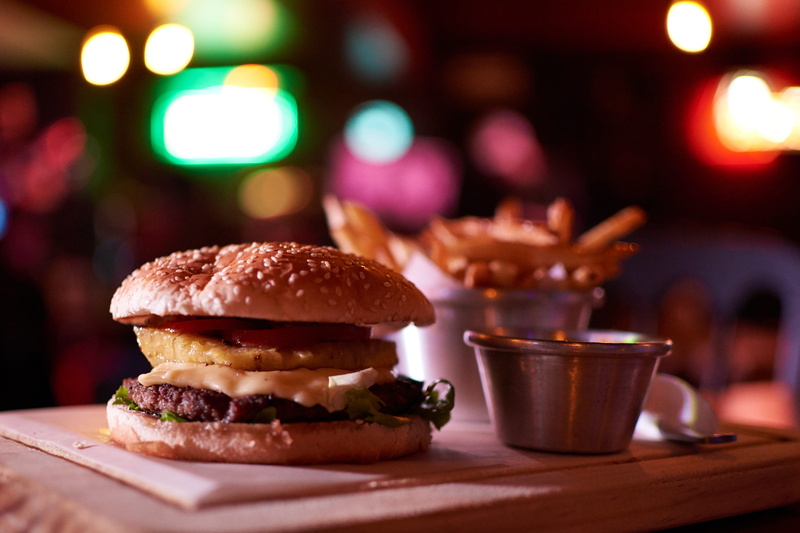 focus on foreground, bun, no people, cheeseburger, meal, tasty, potato, lunch, table, indulgence, diner, fastfood, dinner, temptation, fast food restaurant