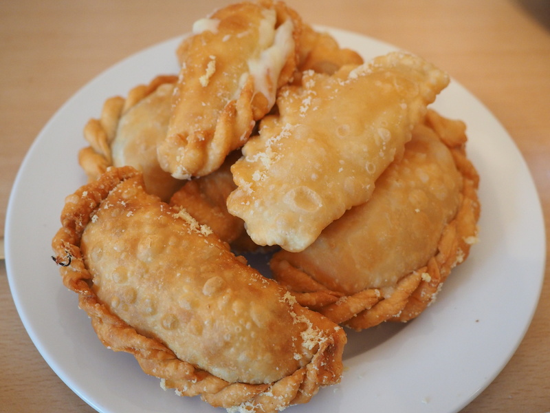 table, hearty, unhealthy eating, close-up, still life, filled, intracorneal, crockery, cook, fried, empanadas, ready-to-eat, sweet, dessert, sweet food