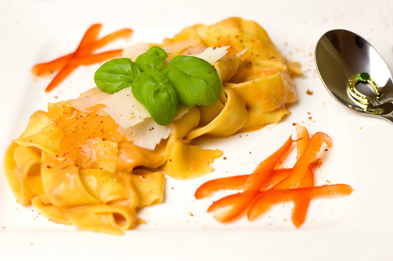 italian food, plate, garnish, tagliatelle, cook, vegetarian, food and drink, eat, wellbeing, dish, food, freshness, no people, herb, studio shot, menu