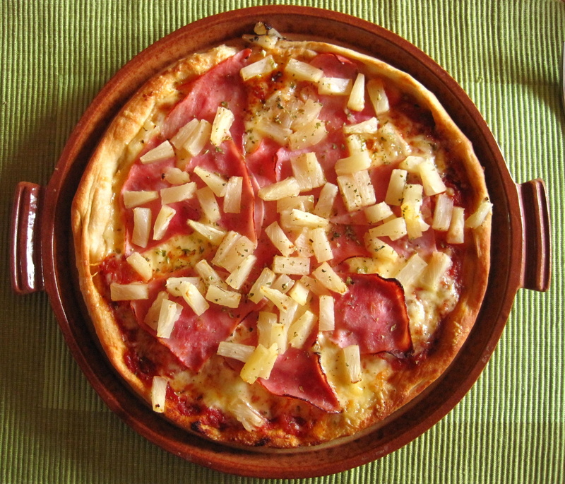 delicious, directly above, ham, fruit, meat, pizza, hot meal, lunch, Court, pineapple, meal, vegetable, main course, pizza plate, Hawaiian, ready-to-eat