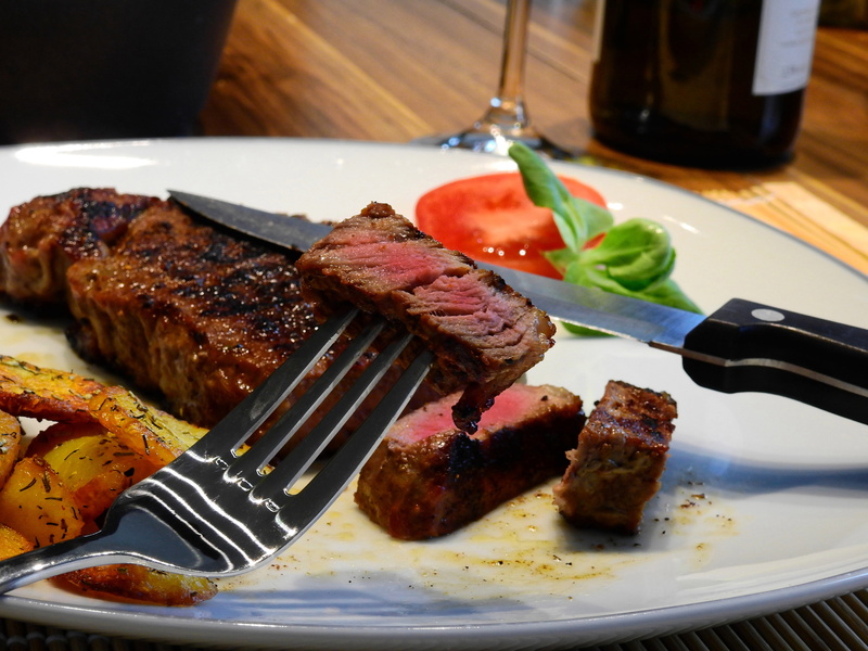 preparation, serving size, beef, benefit from, nutrition, potatoes, hearty, table knife, eating utensil, salad, lunch, fried potatoes, table, grilled, marinade