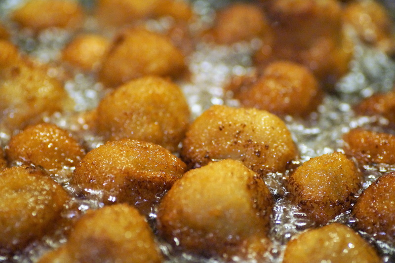 indoors, hot, food and drink, large group of objects, close-up, focus on foreground, Breaded, baked, breadcrumbs, no people, Fried, full frame, dish, indulgence