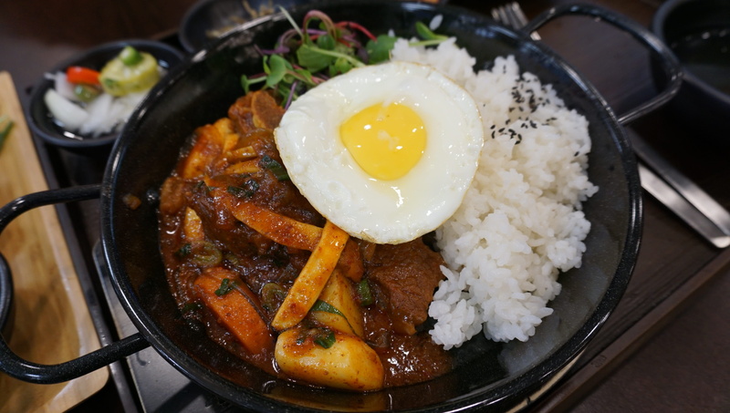 dining, rice - food staple, egg yolk, Ribs, breakfast, Korean Food, close-up, ready-to-eat, beef, fried, Food, egg, no people, dinner, wellbeing, meal