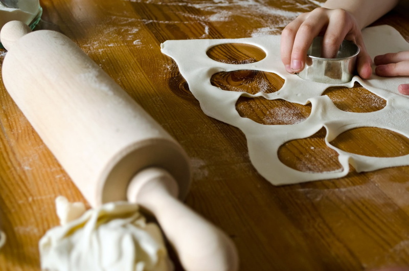 finger, dough, cookie shapes, cutting board, pin, nobody, flour, rolling, bakery, whisk, baked, food and drink, homemade, preparation, wood - Material