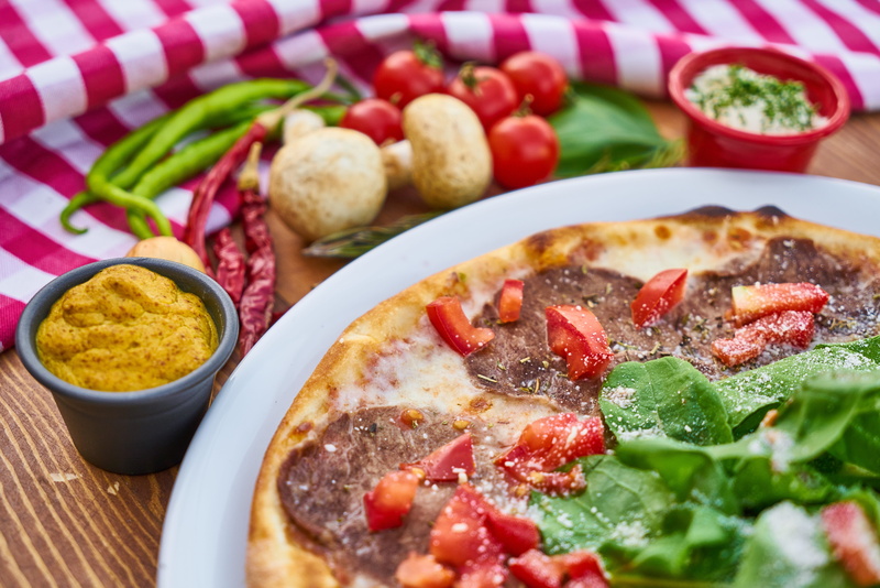 healthy eating, 5K, table, meat, freshness, selective focus, meal, brown, vivid color, greens, bacon, mustard, restaurant, food, close-up, dough, no people