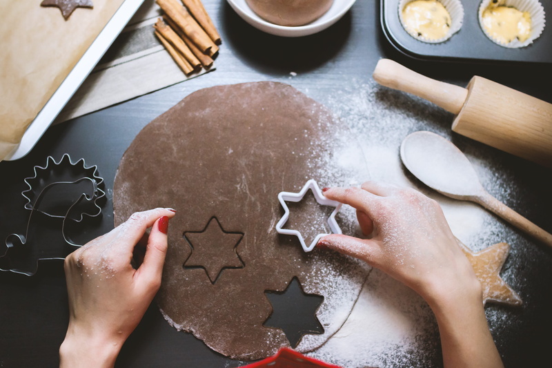 dessert, food and drink, focus, food, bakery, spoon, hands, blur, kitchen utensil, chocolate, preparing food, baked, delicious, human hand, sweet food