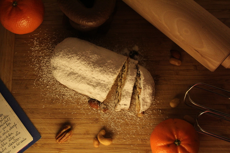 slice, no people, recipe, still life, preparing food, sliced, bake your own, small cakes, ingredient, eat, vegetable, pastries, table, christmas stollen