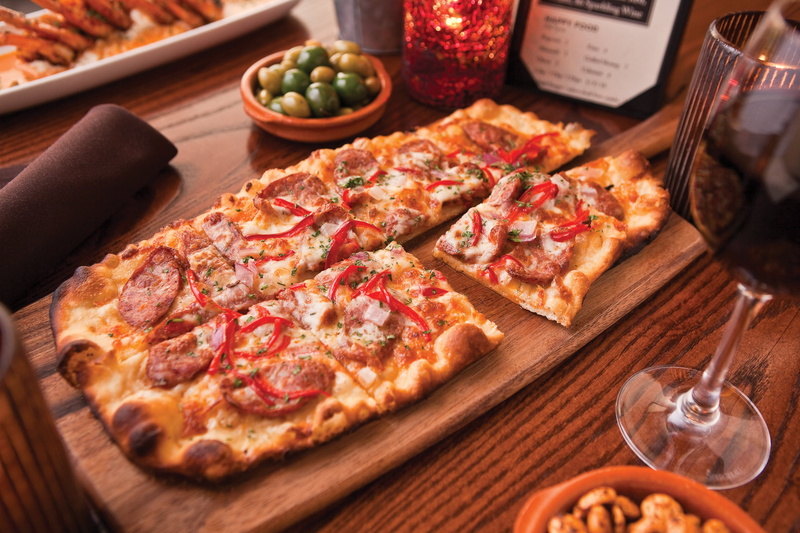 indoors, cooked, pepperoni, tomato Sauce, food And Drink, selective Focus, italian food, lunch, vegetable, fast Food Restaurant, glass, basil, sausage
