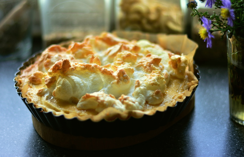dough, round, protein, unhealthy eating, temptation, bake, pastry, savory pie, apple pie, cake, french food, tart - dessert, snack, meringue foam, still life