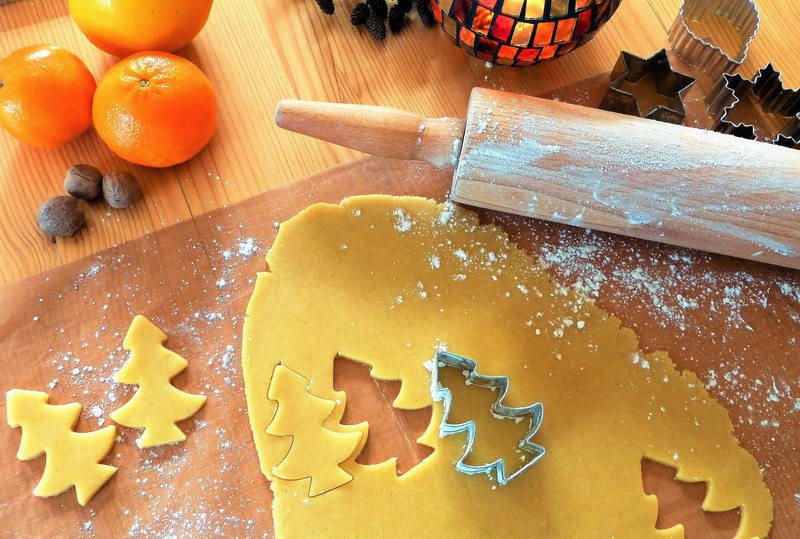 cut out, rolling, bake, cut, christmas cookies, cutting board, indoors, food and drink, cookie, healthy eating, wood - material, begin, dough, christmas
