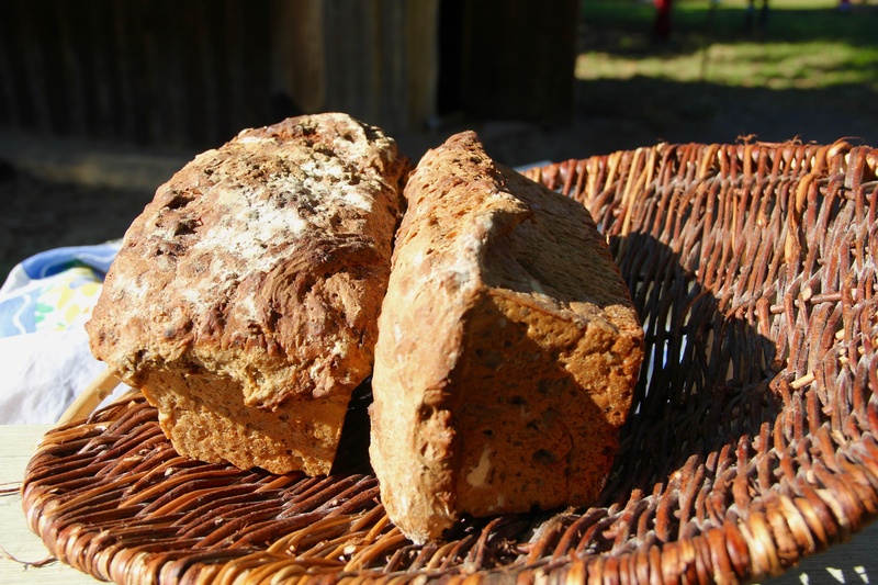 still life, nature, eat, basket, wellbeing, wood - material, baked, focus on foreground, bake, craft, 5K, loaf of bread, indoors, bake your own, bread