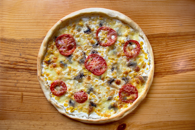 table, temptation, indoors, circle, photography, wooden, pizza, mozzarella, wood, pepperoni pizza, top, pepperoni, brown, freshness, delicious, dairy product