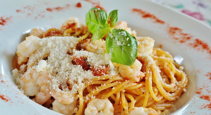 carbohydrates, ready-to-eat, basil, plate, hearty, italian food, wellbeing, spaghetti, 4K, indoors, food and drink, lunch, fresh, garnish, italian, serving size