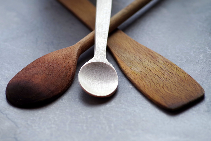 eating, spoon, equipment, warzecha, dinner, variation, no people, 5K, kitchen utensil, eating utensil, village, new, table, metal, wooden spoon, culinary arts