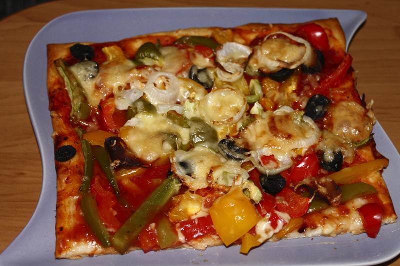 high angle view, vegetarian, take out food, meal, pizza, food and drink, fast food, ready-to-eat, tomatoes, vegetable pizza, pizza topping, indoors, food