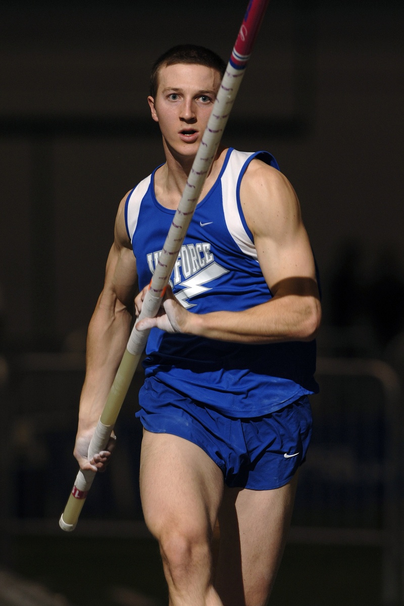 exercising, event, lifestyles, young men, pole vaulter, front view, athlete, real people, 2K, mark, muscular Build, one Person, focus on foreground, sports clothing