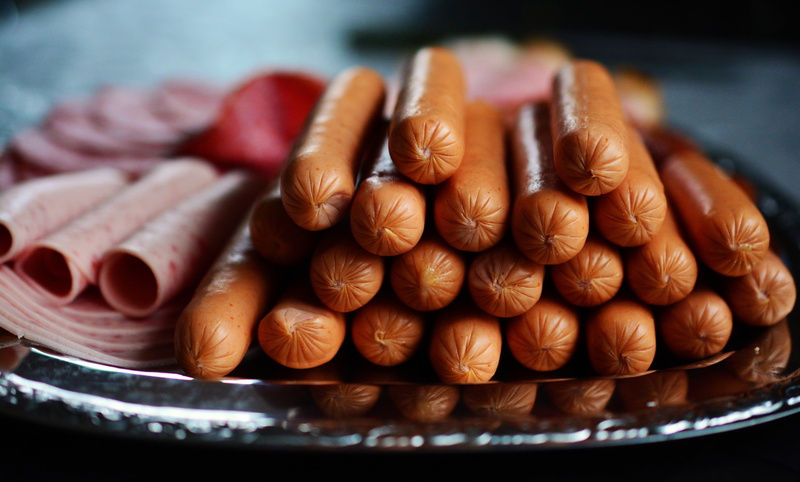plate, juicy, salami, shiny, healthy eating, reflection, close-up, delicious, dessert, diet, snack, beef, food, traditional, meal, processed meat, fruit