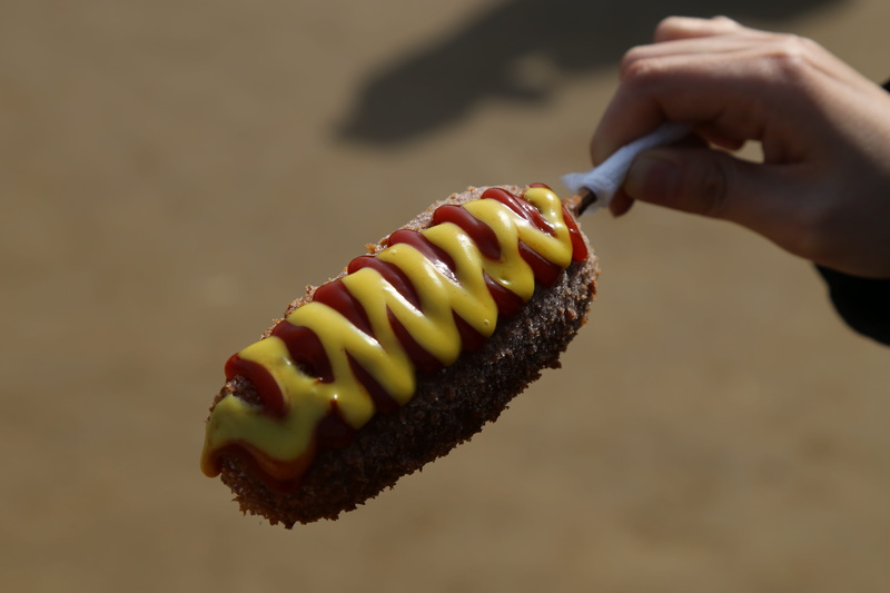 snack, wellbeing, body part, freshness, Delicious, focus on foreground, day, something to eat, healthy eating, Hot Dog, human body part, republic of korea