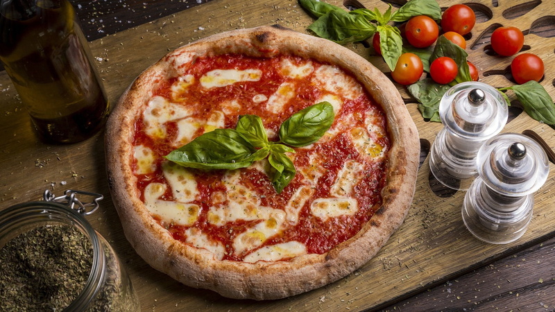 snack, herb, leaf, vegetarian food, garnish, food, freshness, plant part, basil, fruit, healthy eating, ready-to-eat, italian food, tomato, indoors, food and drink