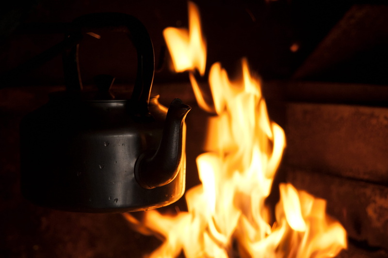 fire - natural phenomenon, focus, nature, appliance, photo, close-up, heat, bonfire, teapot, flame, depth of field, flames, household equipment, burning