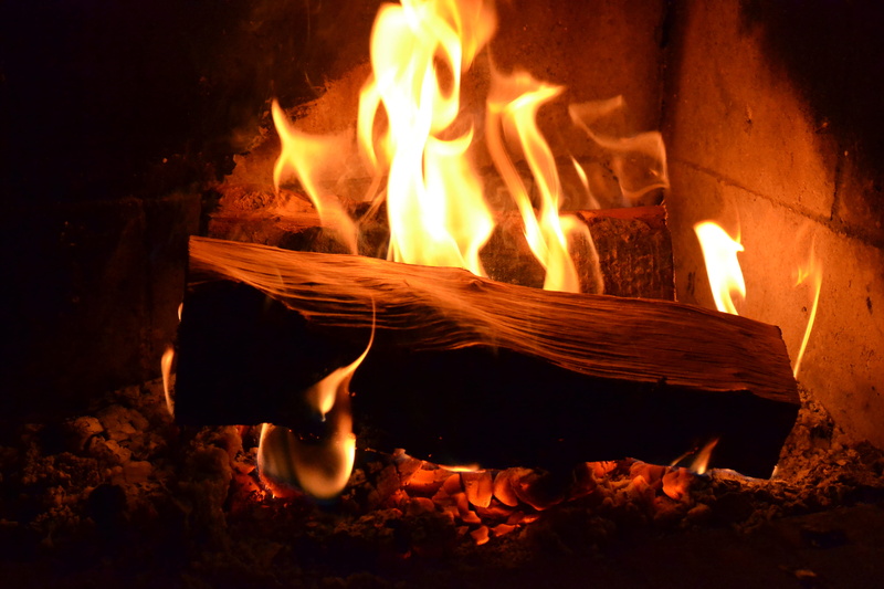 wood, heat - temperature, 4K, timber, bonfire, fire - natural phenomenon, log, fire, motion, flame, night, firewood, glowing, wood - material, savonlinna