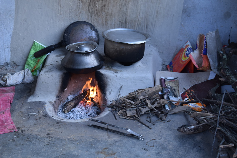 outdoors, heat, food, warm, burnt, heat - temperature, fireplace, cook, 5K, fire - natural phenomenon, wood, fire, firewood, nature, preparing food, burn