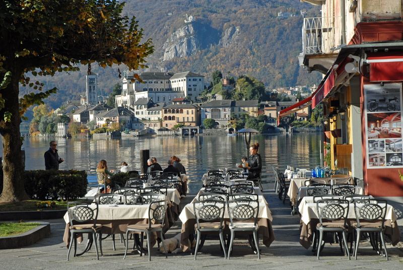 day, sitting, water, restaurant, outdoors, no people, Orta San Giulio, real people, city, crowd, seat, architecture, built structure, table, building exterior