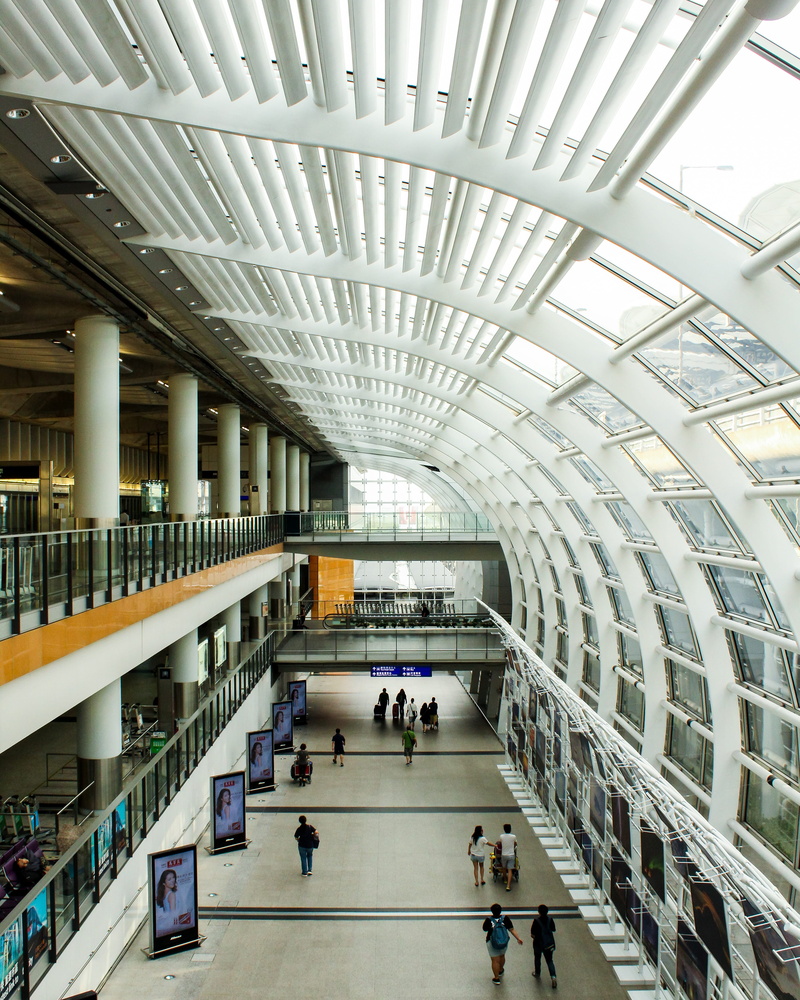campus, table, skylight, convention center, person, large group of people, room, architectural column, terminal, ceiling, modern, furniture, handrail, waiting room
