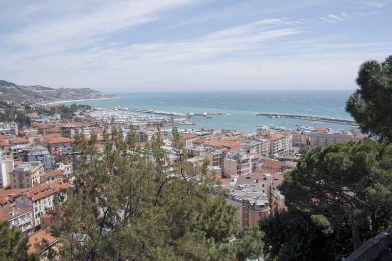 hill, building, 4K, boot, day, blue, townscape, water, marina, riviera, riviera dei fiori, plant, nature, port, town, built structure, red, building exterior