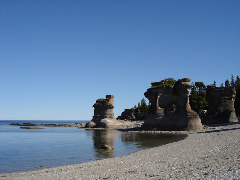 copy space, tranquility, stack rock, beach, holiday, sandy beach, côte-nord, tranquil scene, 2K, rock formation, rock, sky, rocks, outdoors, day, calm
