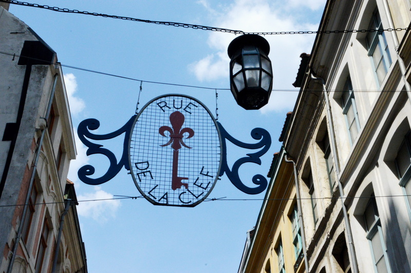 street of the key, nature, city, street, facade, lighting equipment, text, 5K, street light, no people, sky, lille, cloud - sky, architecture from the seventeenth century