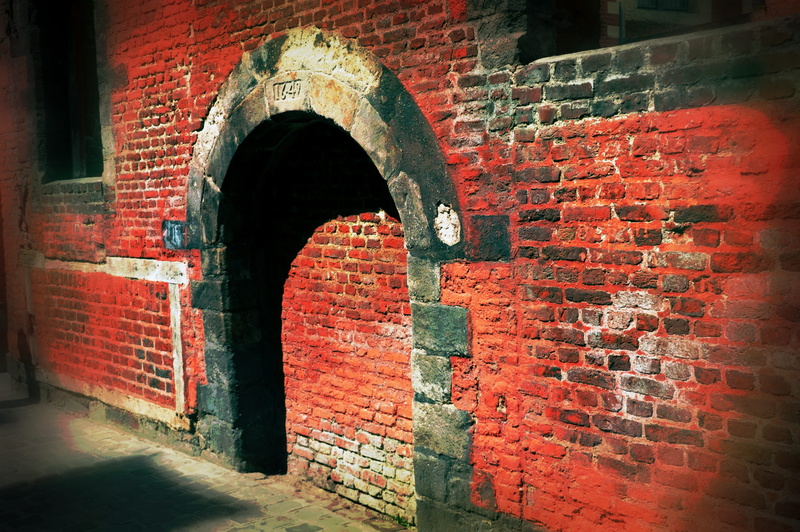 wall - building feature, place, red, brick, the past, arch, molding, no people, day, facade, old, heritage flemish, entrance, architecture from the seventeenth century