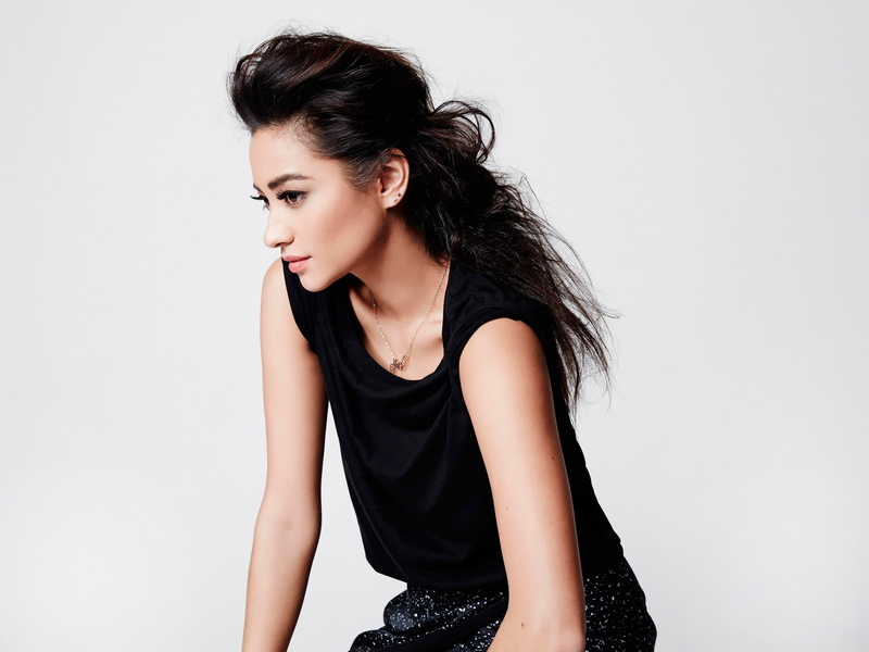 1080P, neck, s, women, Yahoo Style, mitchell, shay, black, sleeve, shirt, Shay Mitchell, scoop, photoshoot, cap