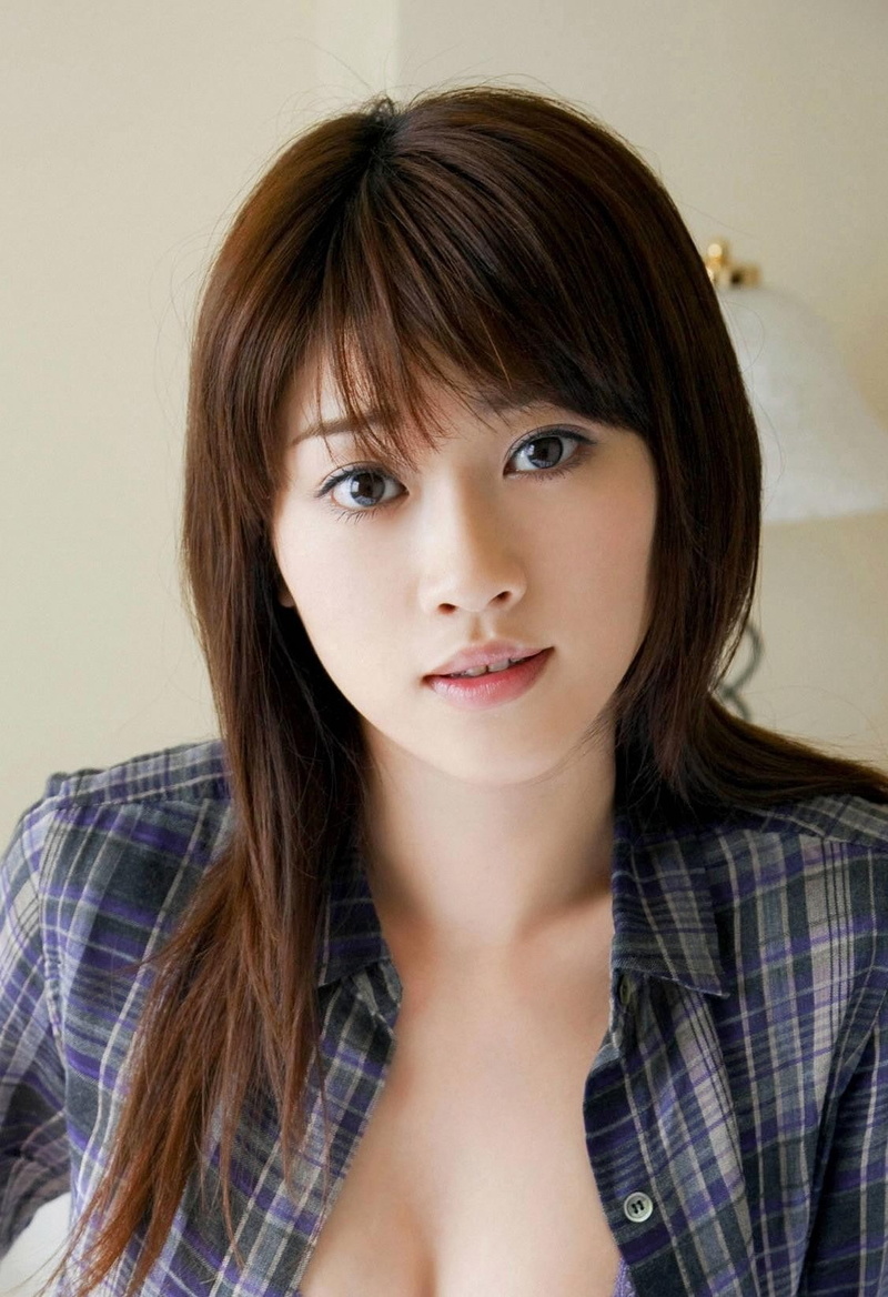 brown hair, front view, adolescence, Mikie Hara, casual clothing, adult, close-up, 720P, face, beautiful woman, looking at camera, young adult, hair, hairstyle