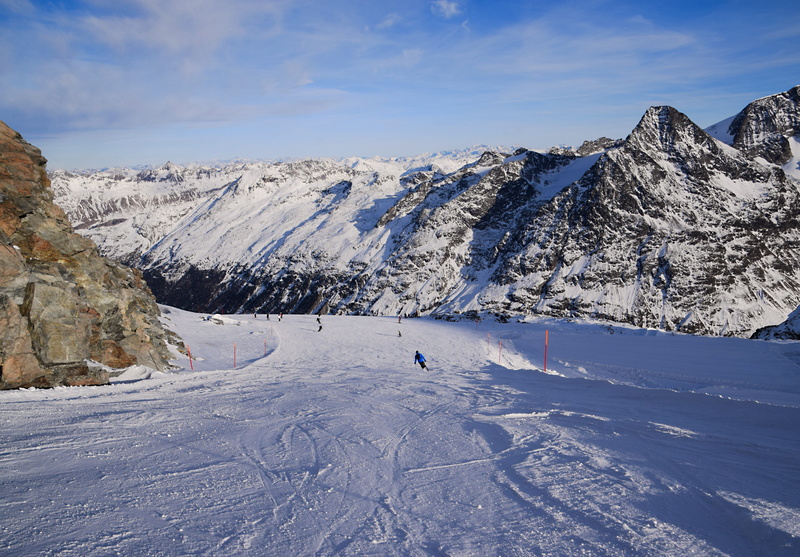 ski station, cold temperature, ski, day, white color, Ski Slope, cloud - sky, mountain peak, environment, skiers, snow tourism, scenics, Ski Run, snowcapped mountain