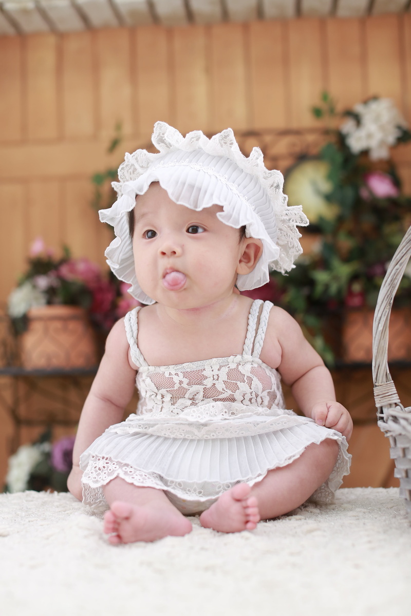 angle, moe, corolla, babyhood, real people, young, doll, makes my mouth water, the bear, focus on foreground, boy, baby girls, flower basket, innocence