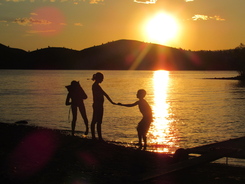 lens flare, silhouette, togetherness, child, sunlight, sun, men, nature, summertime, reflection, real people, young, sunset, cousins, leisure activity