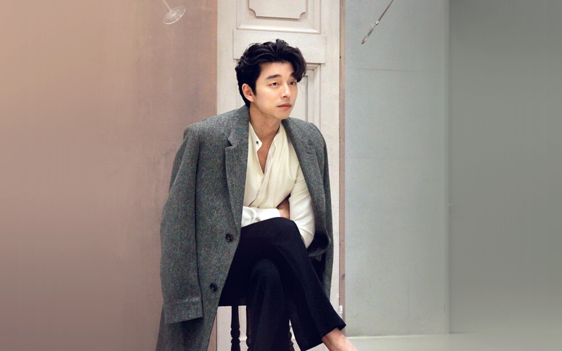 clothing, looking at camera, leisure activity, young adult, young men, wall - building feature, contemplation, sitting, kpop, adult, model, one person