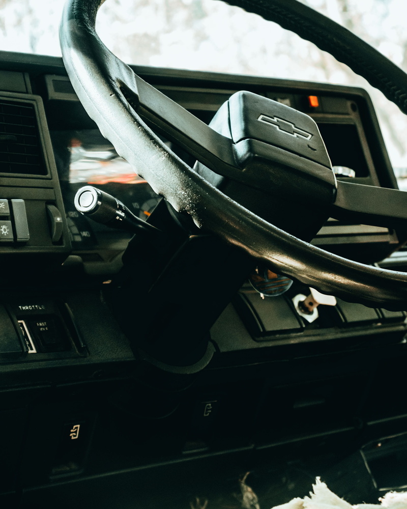 steering, automobile, electronics, dashboard, steering wheel, no people, vehicle interior, wheel, headrest, camion, cushion, cockpit, gearshift, vehicle