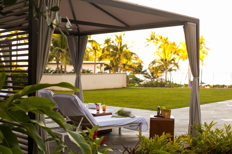 wealth, front or back yard, tree, lawn, daytime, leisure activity, tropical, plant, green - golf course, furniture, table, nature, golf course, canopy