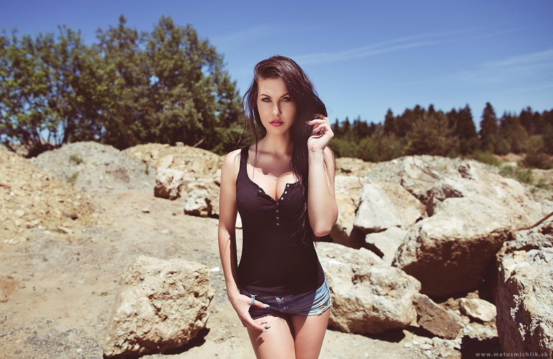 lips, shorts, long hair, jean, 1417x921, women, red lips, long, hair, rock, red, trees, jean shorts, 720P