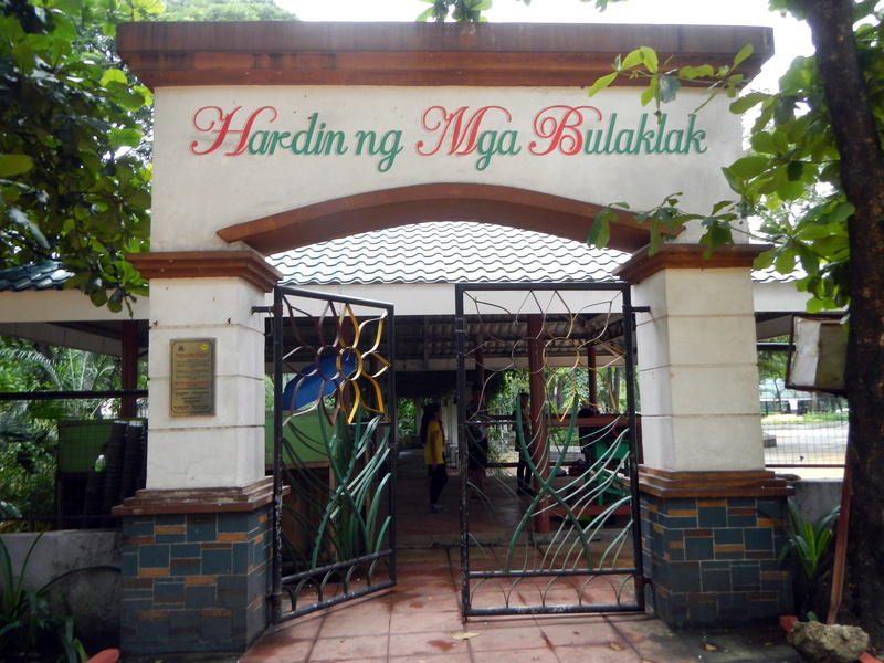 Philippines, quezon, gate, script, day, ng, western script, Hardin, Quezon City, nature, information, plant, communication, no people, sign, mga bulaklak gate
