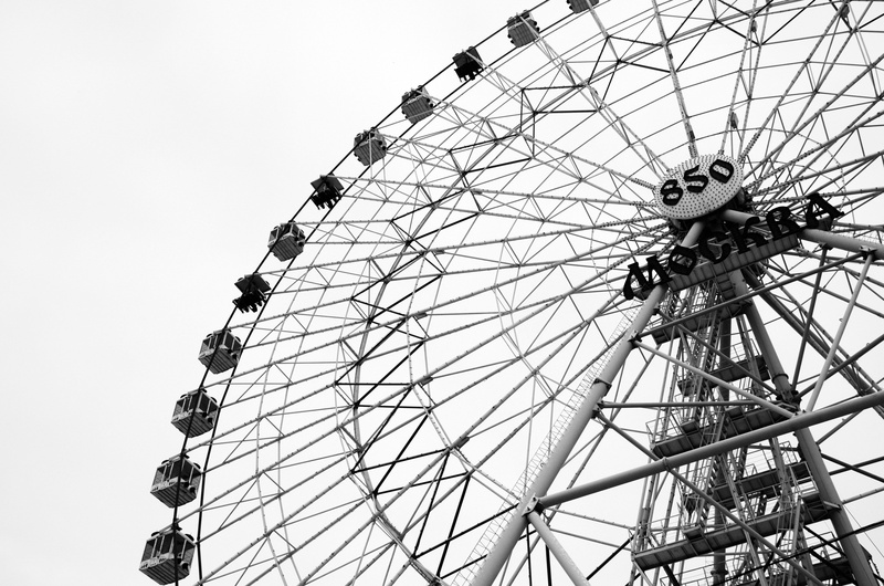 architecture, ferriswheel, amusement park ride, fun, blackwhite, built structure, outdoors, 4K, clear sky, metal, streetphoto, ferris wheel, fairground