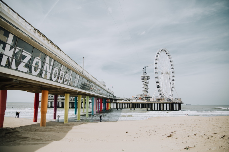 ferris, sand, wheel, incidental people, communication, land, sky, near, sea, travel Destinations, beach, western script, outdoors, 5K, big wheel, body
